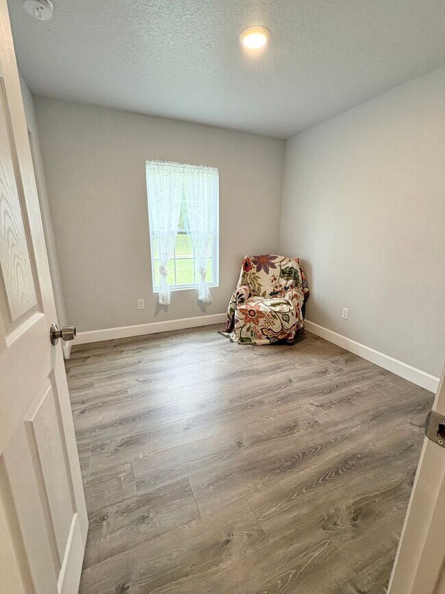Building Photo - Peaceful Country Living in Bronson, FL!