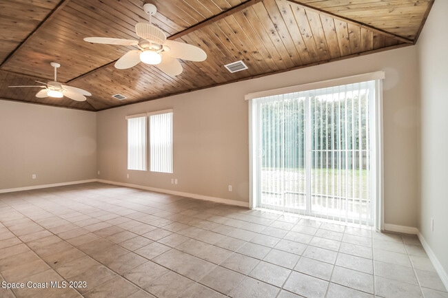 Building Photo - 5221 Carrick Rd