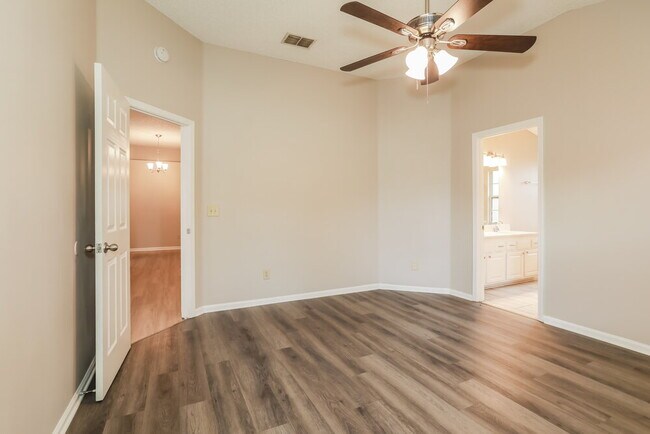 Building Photo - 1832 Northglen Cir