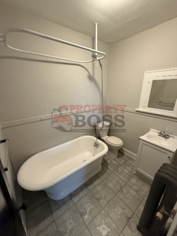 Building Photo - 833 E 114th St