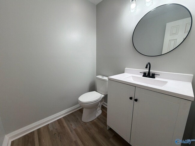 Building Photo - 103 Kestrel Ct SW