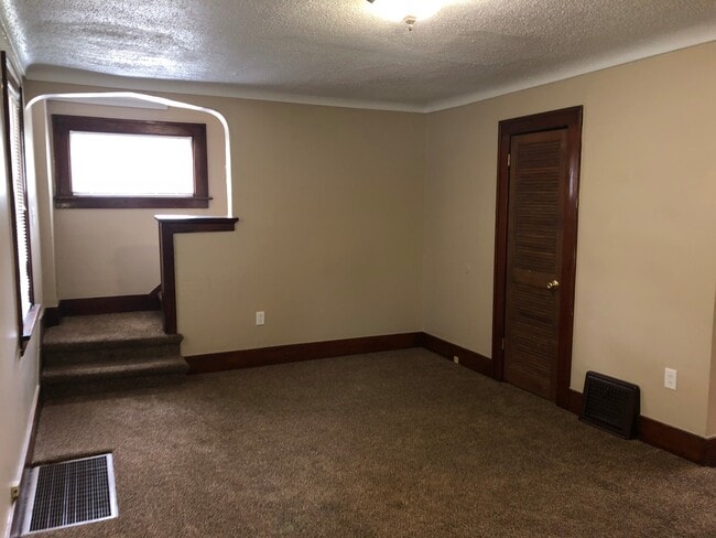 Building Photo - 3406 Robinwood Dr