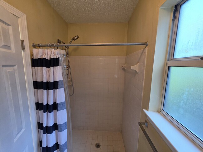 Building Photo - 148 Meadowbrook Ct