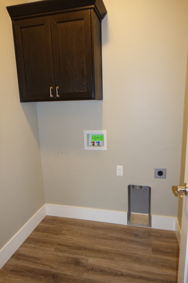 Building Photo - 3-Bedroom Home in Very Private Quiet Setting