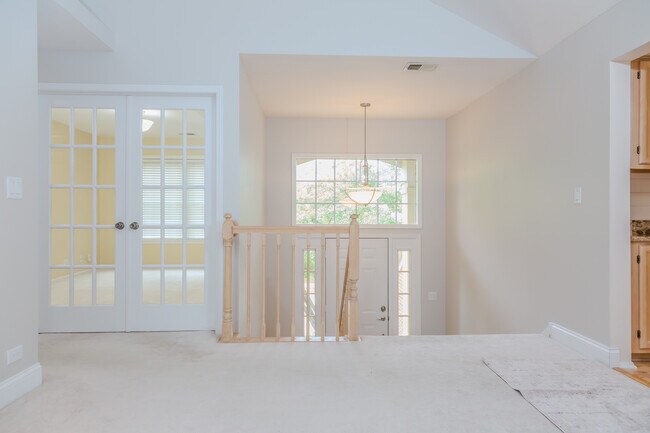 Building Photo - 330 Ashford Cir