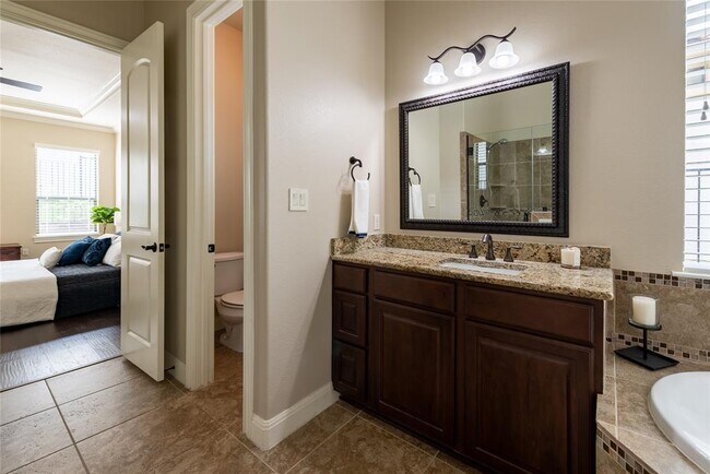 Building Photo - 407 Indianwood Dr