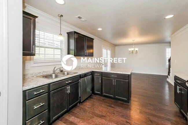 Building Photo - 4 Bedroom Pet-Friendly Home in POWELL, TN with Main Street Renewal