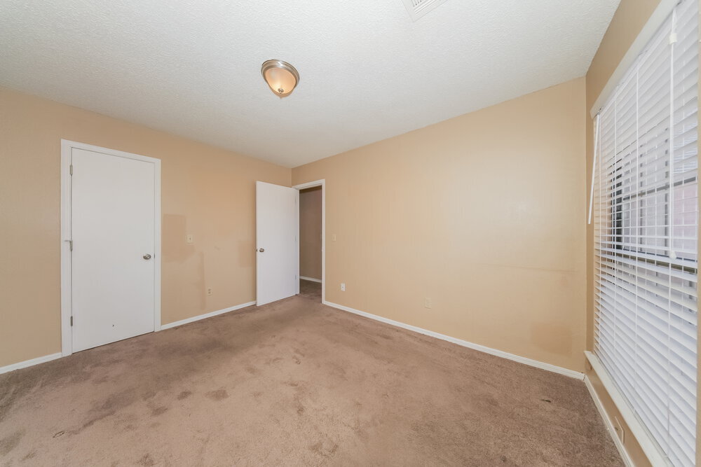 Building Photo - 11040 N Eagle Ln