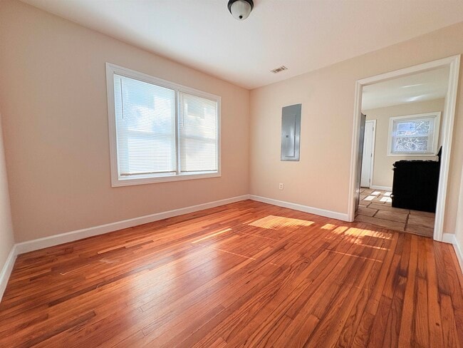 Building Photo - 1302 Melvin St