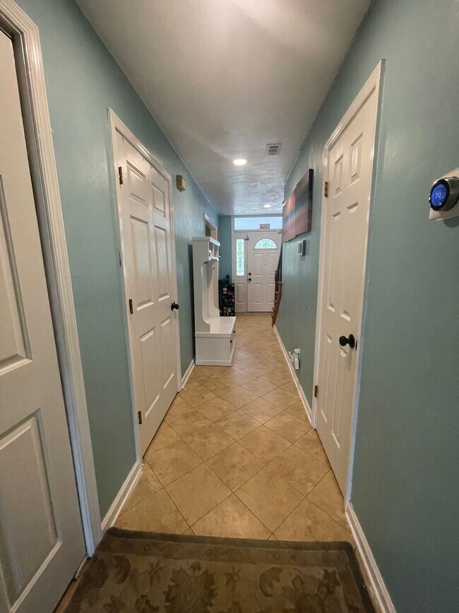 Building Photo - BEAUTIFUL 4 BED / 2.5 BATH SF IN COVENTRY