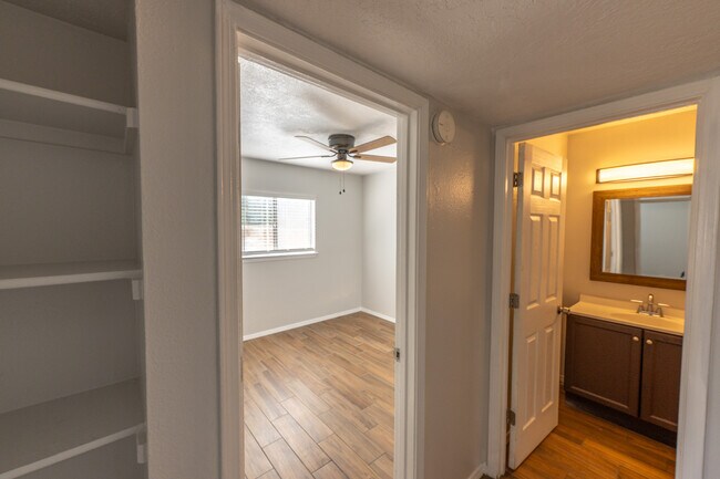Building Photo - 309 Whispering Sands Ct SE