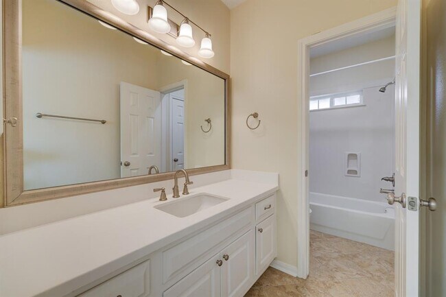 Building Photo - 5022 Coral Gables Dr