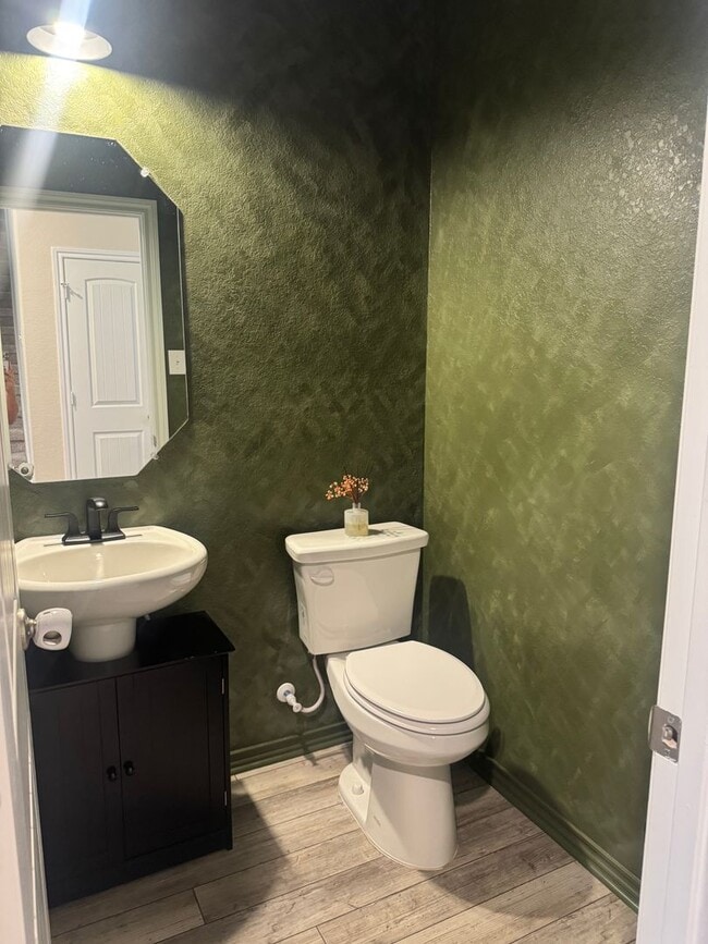 Building Photo - Meridian 4 bedroom 3.5 home ready for move...