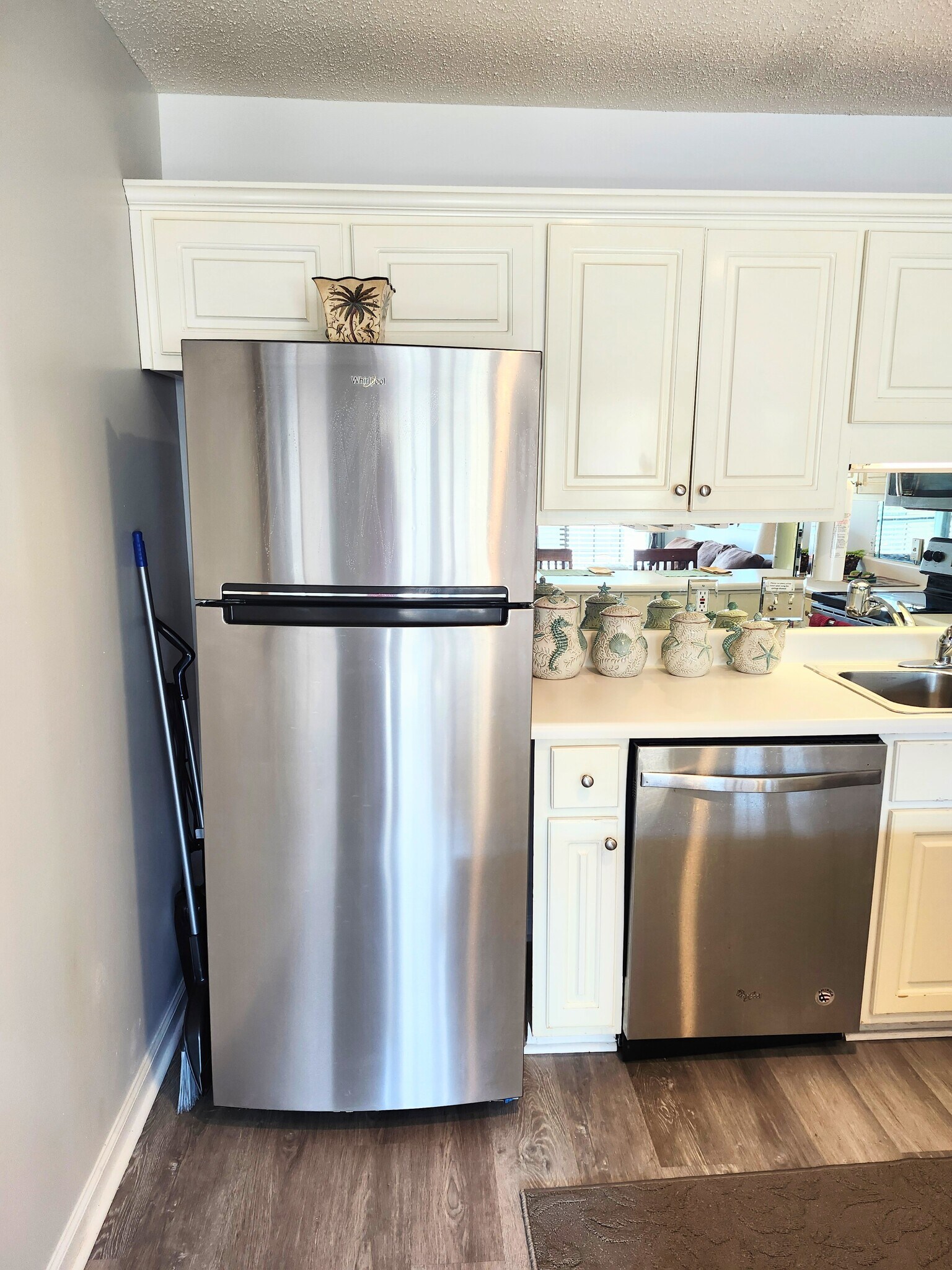 Building Photo - 17462 Front Beach Rd