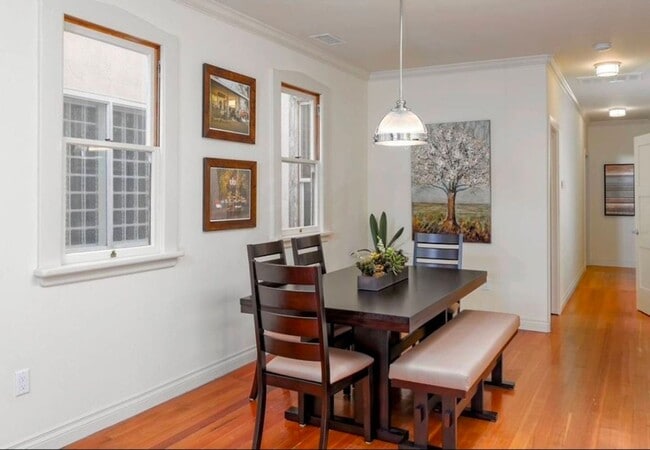 Building Photo - 4 bedroom 2 bath home