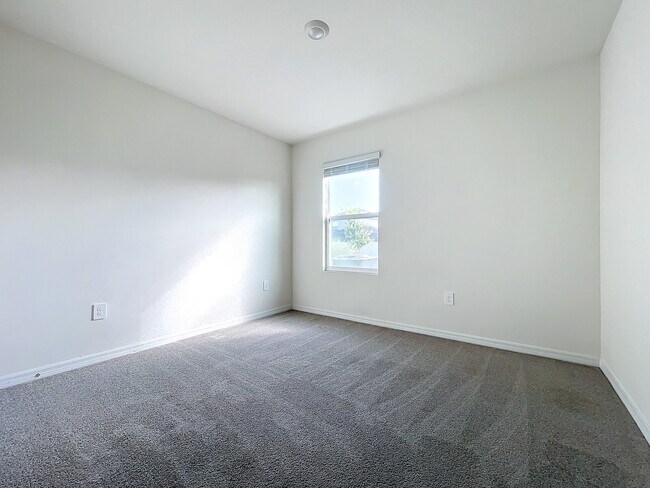 Building Photo - 12744 Lateral Root Dr