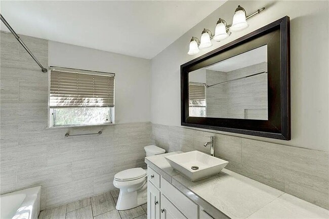 Building Photo - 2906 Greenlawn Pkwy