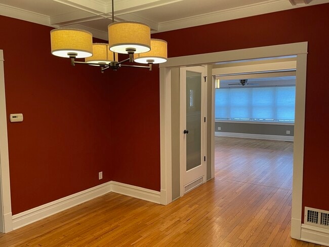 Building Photo - 831 Hayes Ave