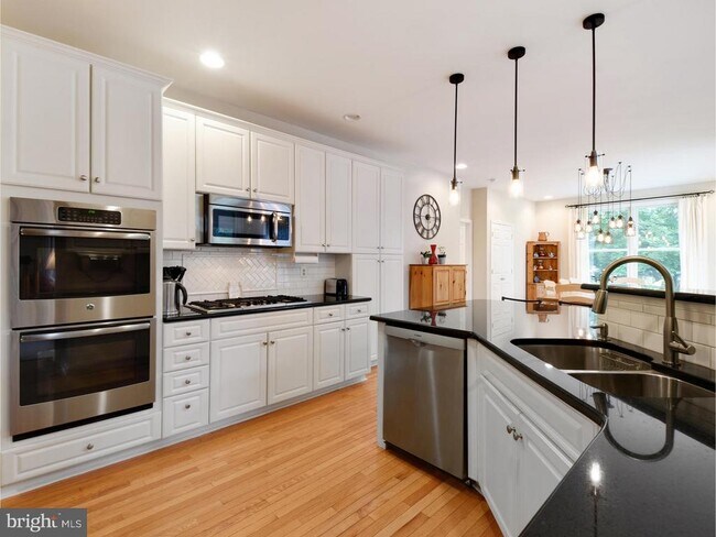 Building Photo - 27 Bodine Dr
