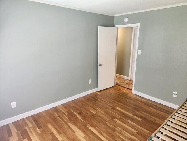 Building Photo - 1234 Herold Ave