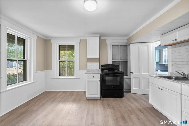 Building Photo - 18 Hobart St