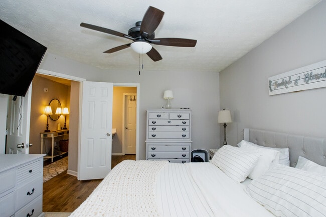 Building Photo - 4569 Hickory Forest Dr NW
