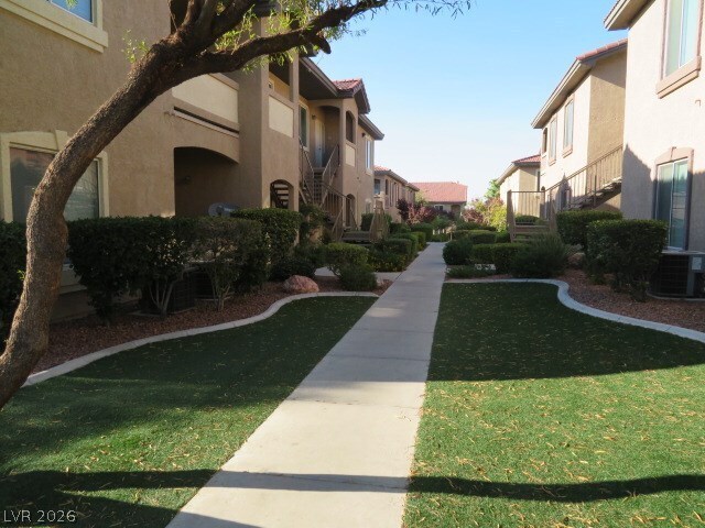 Building Photo - 2305 W Horizon Ridge Pkwy