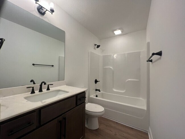 Building Photo - MOVE IN READY