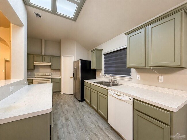 Building Photo - 16 Santa Inez St