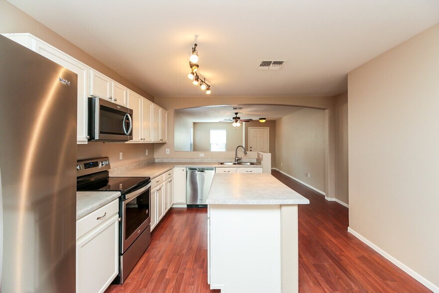 Building Photo - 3121 S Mandy