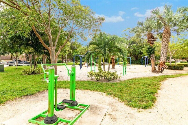 Building Photo - 709 7th Ln