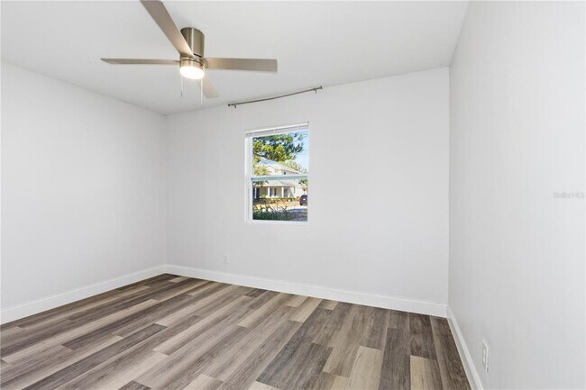 Building Photo - 8902 W Norfolk St