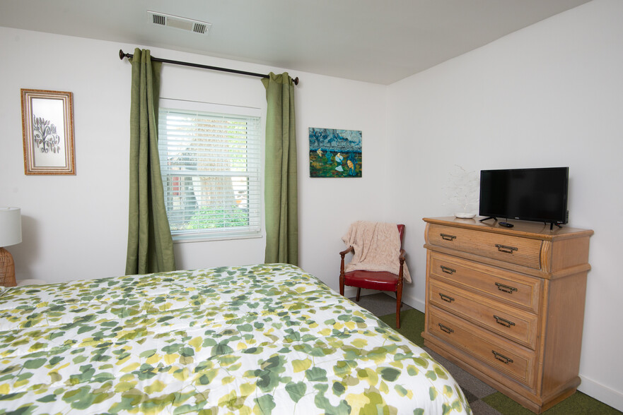 Master Bedroom - 100 Old Montevallo Rd