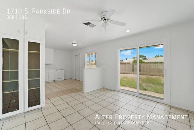 Building Photo - 1710 S Parkside Dr