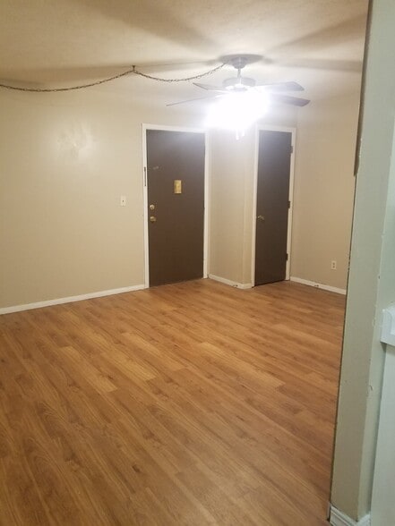 Building Photo - 105 College Park Ct