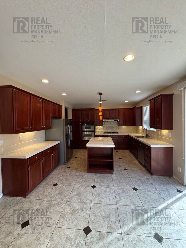 Building Photo - Spacious & Stylish 5-Bed, 3-Bath Home in Prime Murrieta Location