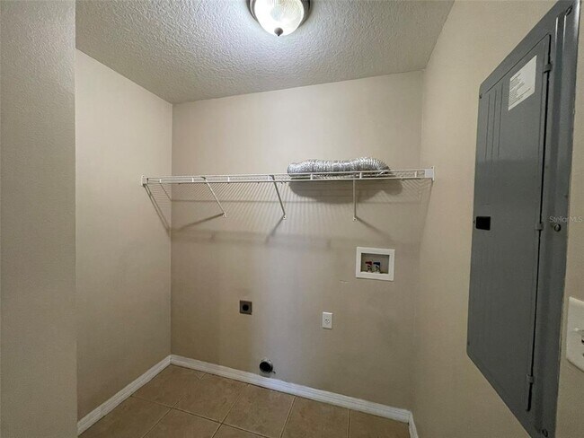 Building Photo - 1090 Park Central Cir