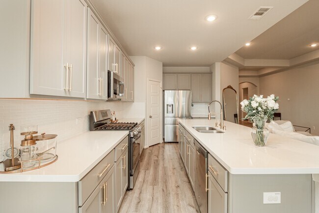 Building Photo - 16431 Elkcreek Dr