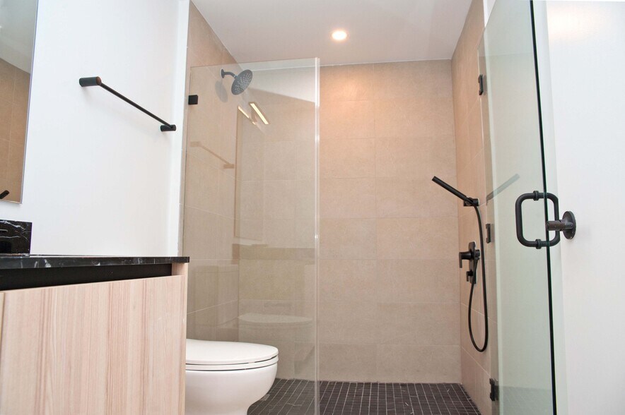 Building Photo - 225 N Miami Ave