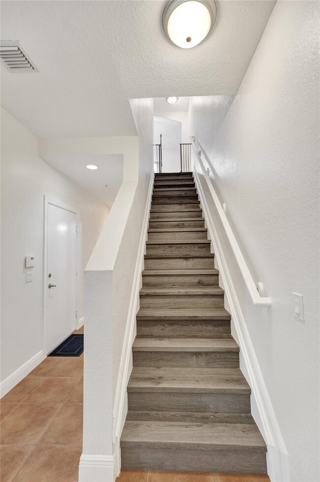 Building Photo - 228 SW 6th Ct