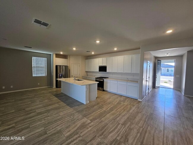 Building Photo - 3010 E Augusta Ave