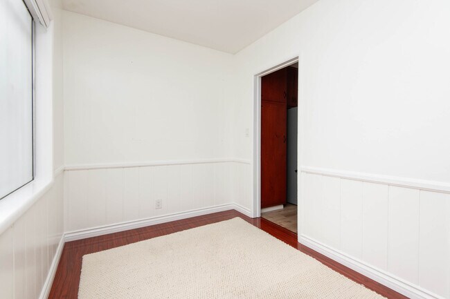 Dining Room - 11648 Chandler Blvd