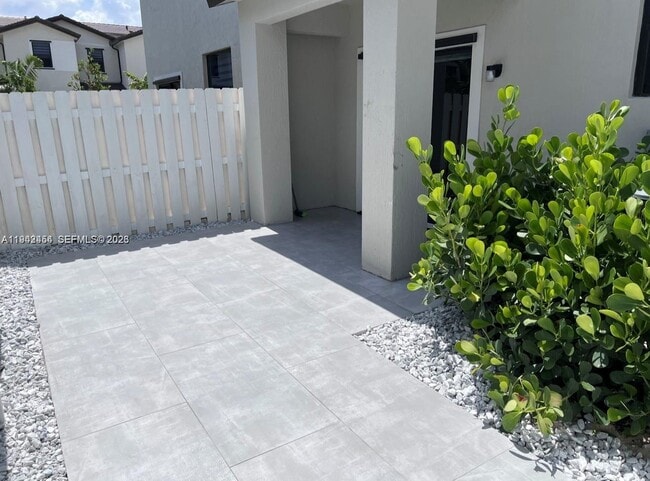 Building Photo - 15903 SW 2nd Dr