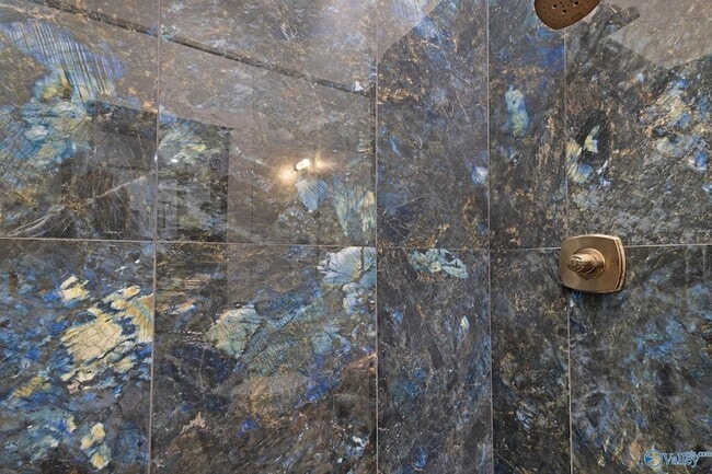 Building Photo - 719 Bank St NE