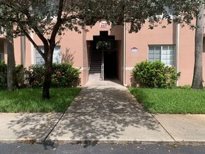 Building Photo - Your Dream Davie Home Awaits – 2 Bed/2 Bath!