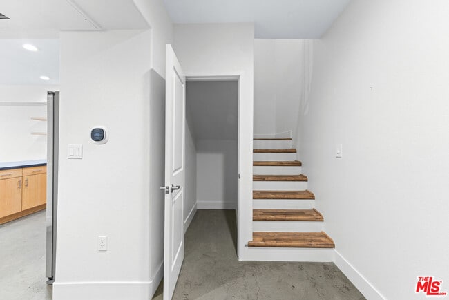 Building Photo - 5232 Satsuma Ave