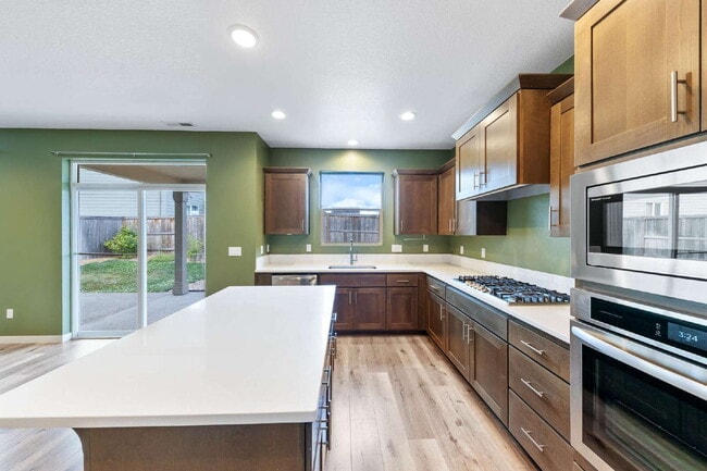 Building Photo - Large Recent Construction Home with Bonus Room!