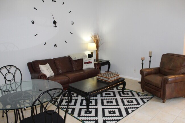 Building Photo - 1509 Hawthorne Pl