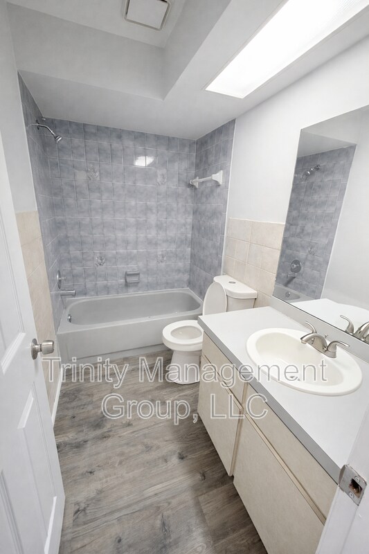 Building Photo - 10449 Mayflower Rd