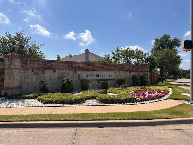 Building Photo - 5880 Crestview Dr